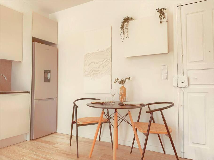 Cozy Apartment With Private Courtyard Barcarena Exterior photo
